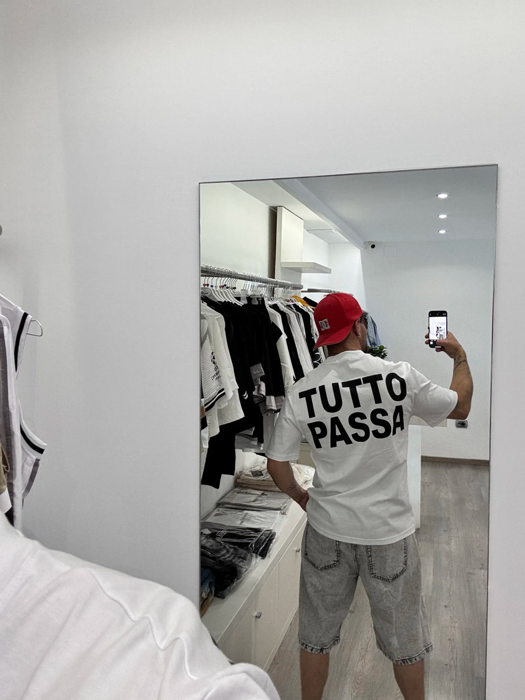 T-shirt tutto passa - immagine 1