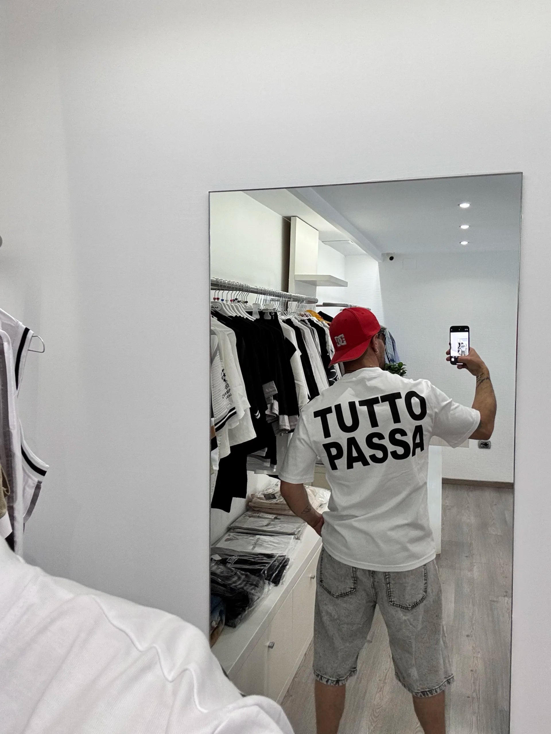 T-shirt tutto passa - immagine 1