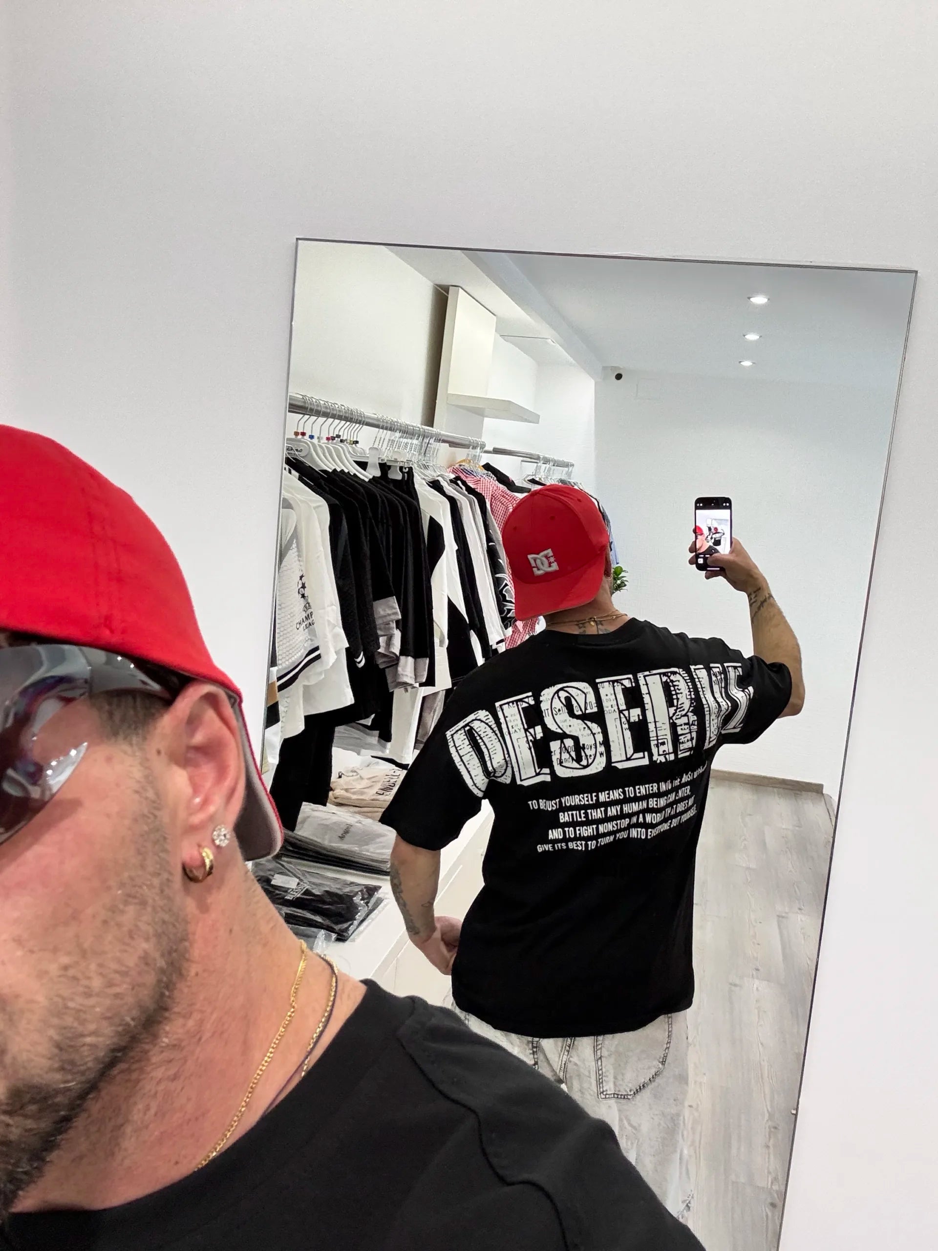 T-SHIRT DESERVE NERA - immagine 1