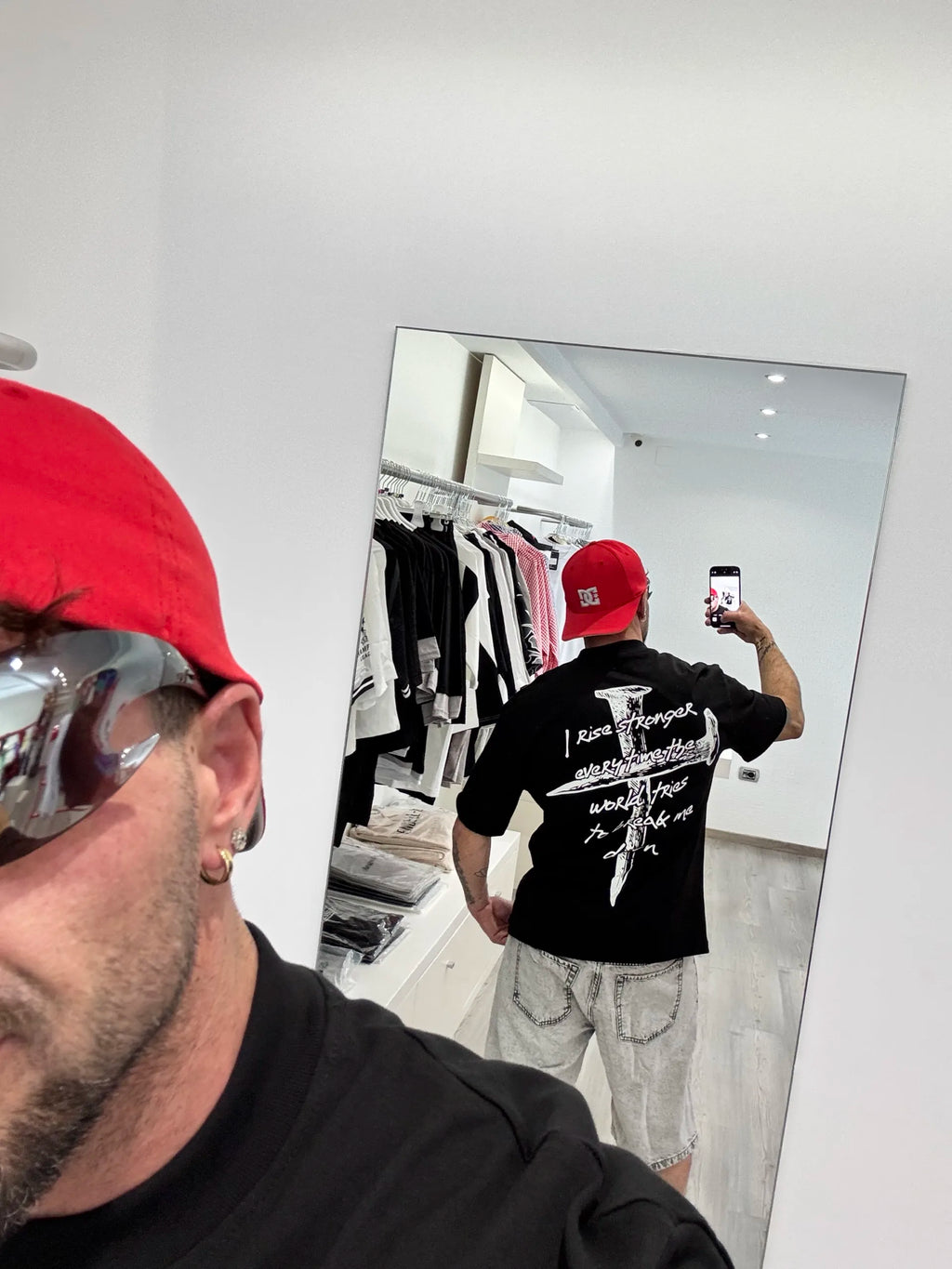 T-SHIRT OVER stampa retro - immagine 1